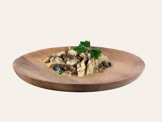 Lata de comida húmeda natural de Caballa y Besugo para Gato rica en Omega 3 y baja en grasa