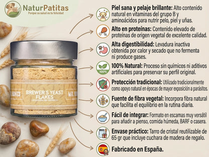 Tarro de cristal con levadura de cerveza en escamas 100% natural para perros y gatos de NaturPatitas, ideal para nutrir la piel y el pelaje.