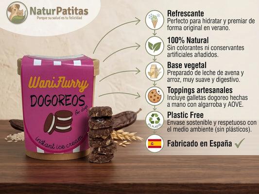 Infografía del helado instantáneo 'WaniFlurry DOGOREOS' para perros de la marca 'NaturPatitas'. A la izquierda, se muestra una tarrina rosa del producto con un diseño de rayas y el texto 'DOGOREOS for dogs instant ice cream', junto con una torre de cinco galletas de chocolate físicas y granos de arroz y espigas de trigo dispersos sobre una mesa de madera oscura. En la esquina superior izquierda está el logotipo de NaturPatitas. A la derecha, una columna de iconos y texto descriptivo, conectados por flechas 